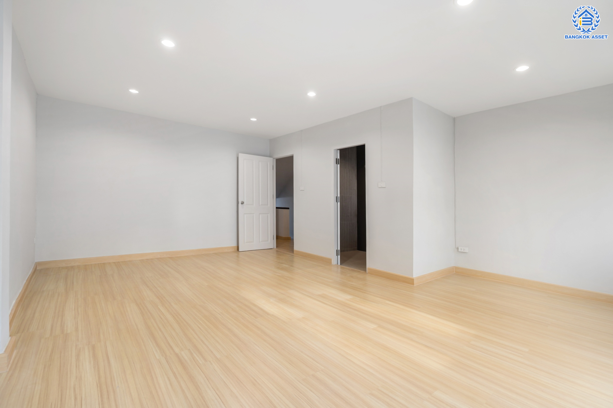 บ้านมือสองตกแต่งใหม่ ม.พิบูลย์การ์เด้นวิลล์ พิบูลย์สงคราม-พระราม5 ทาวน์โฮม 3 ชั้น หลังใหญ่! เนื้อที่ 26.1 ตร.ว. ฟังก์ชัน 4 ห้องนอน 5 ห้องน้ำ (มีห้องน้ำในตัวทุกห้อง) จอดรถได้ 2 คัน บนสุดยอดทำเล! เชื่อมถนนพิบูลย์สงคราม, วงศ์สว่าง, นครอินทร์ และติวานนท์ ใกล้จุดขึ้นทางด่วนศรีรัช-วงแหวนรอบนอก ใกล้รถไฟฟ้า "สถานีแยกติวานนท์"